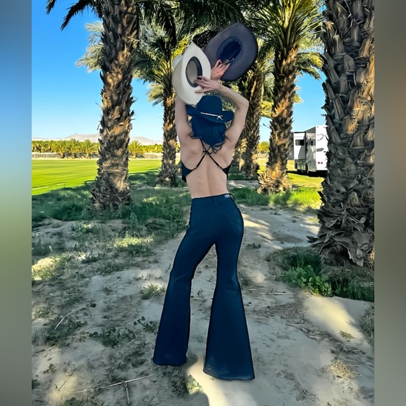 SHYANNE WOMEN'S HIGH RISE SUPER FLARE TULIP JEANS SIZE 27 - Picture 2 of 16